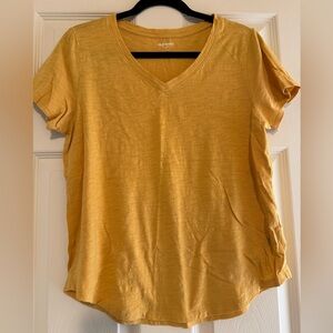 Women’s Old Navy Everywear T-Shirt Size M